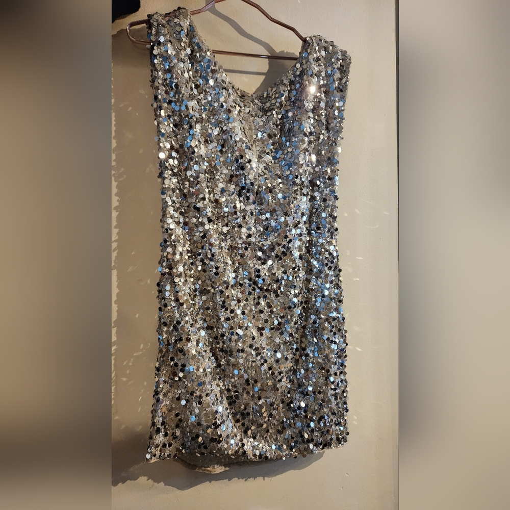 Alice + Olivia Size 10 Marina Silver Sequin Dolman Mini Dress - Picture 5 of 6